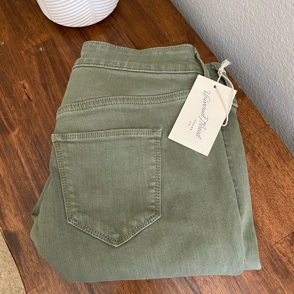 NWT Universal Threads Mid Rise Skinny Jeans